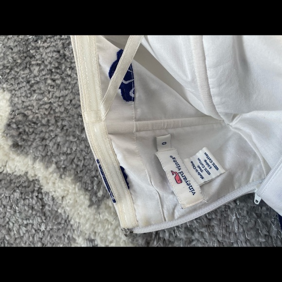 SOLD- Vineyard Vines - Strapless White & Navy Shell Dress w/ Bow Detail Sz 0 - Picture 4 of 5